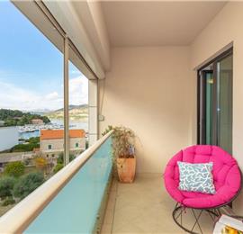 2 Bedroom Apartment with Balcony and Sea View in Dubrovnik City, sleeps 4-6